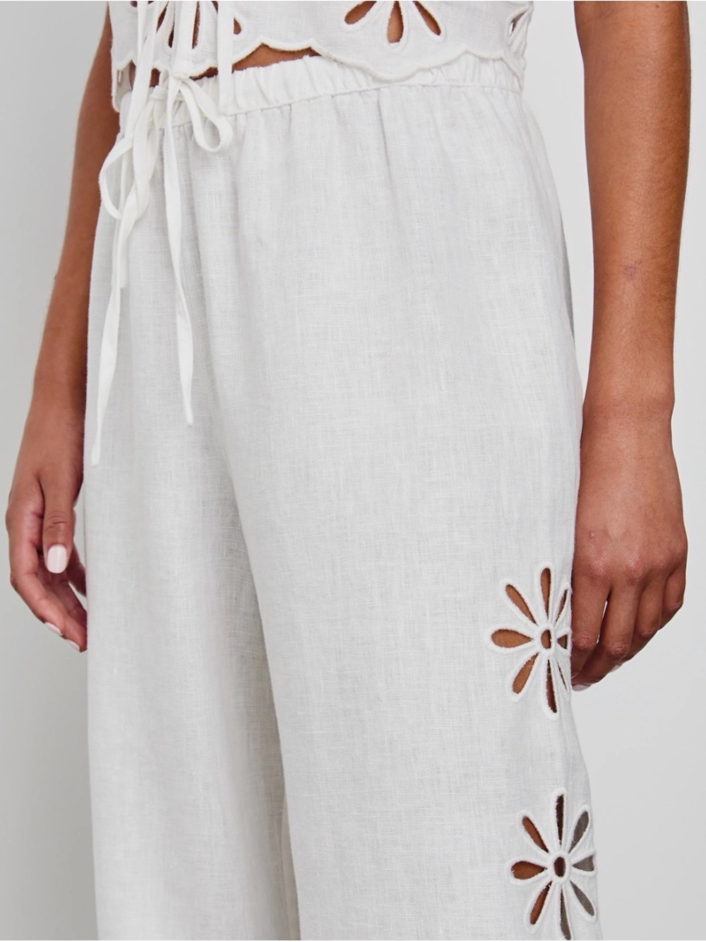 Rails Emmie White Eyelet Linen Pants NWT Medium Drawstring Wide Leg